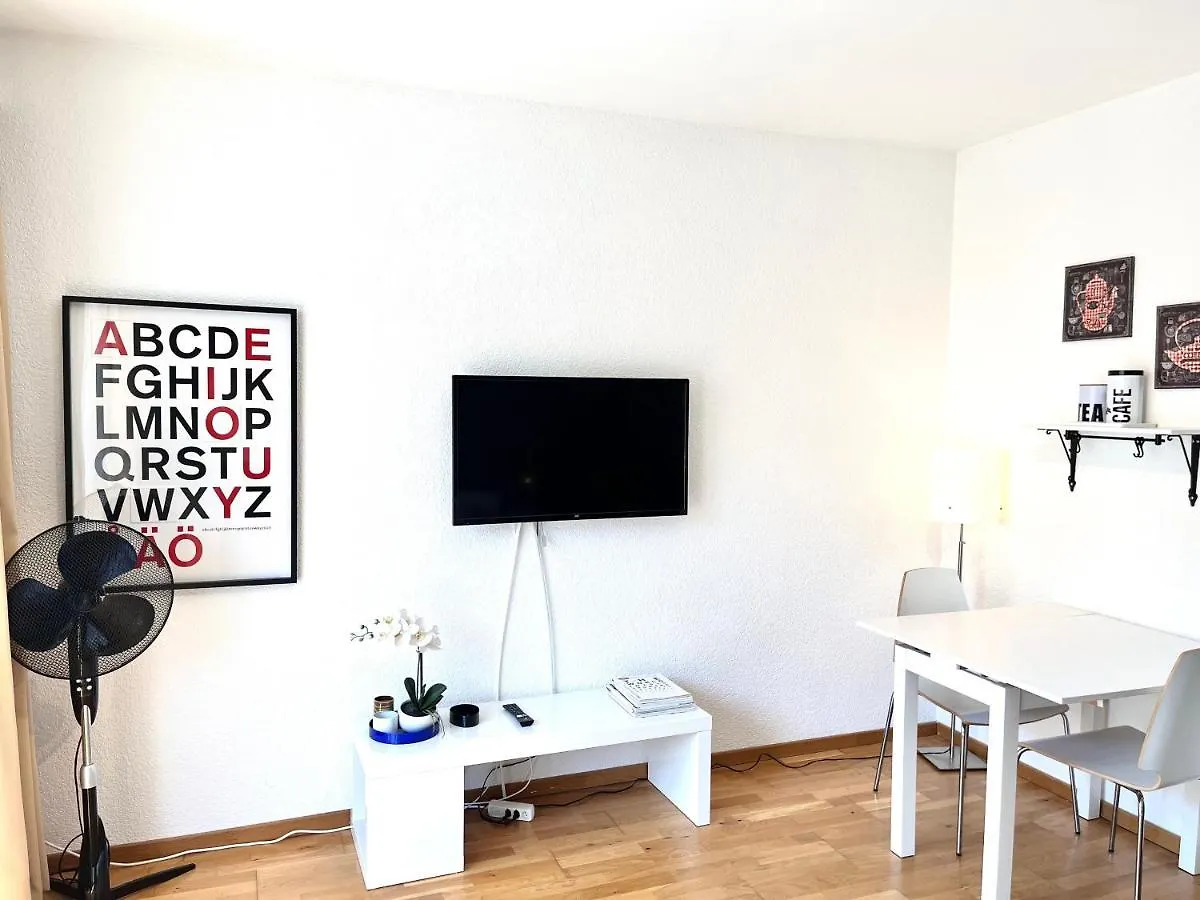 Boutique Central Studio, 5' From The Lake Geneva Apartment
