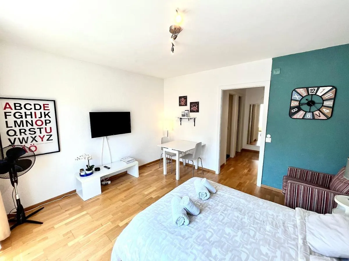 Boutique Central Studio, 5' From The Lake Geneva Switzerland
