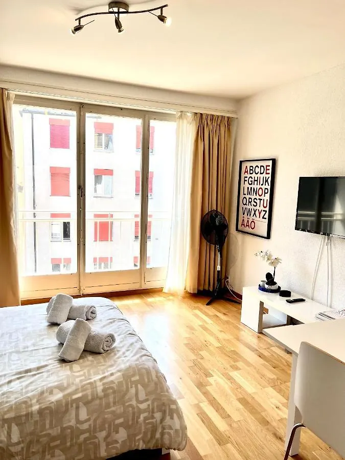Boutique Central Studio, 5' From The Lake Geneva