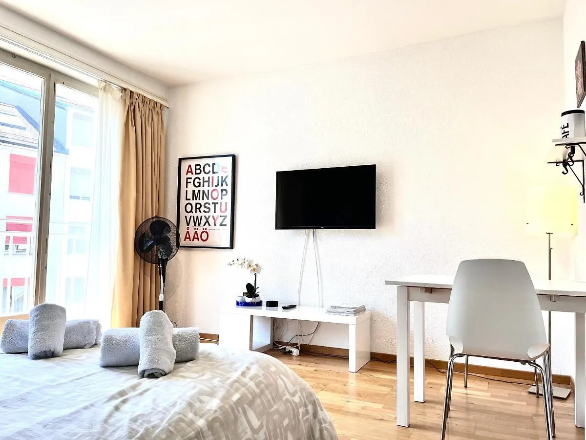 Boutique Central Studio, 5' From The Lake Geneva Apartment